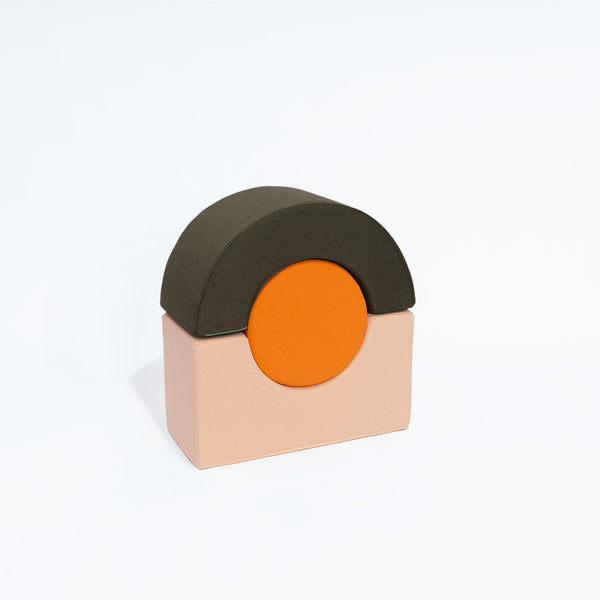 Remmi Demmi Ramba Spielstein von Present Stories – robuster Schaumstoff in Sand, Orange und Moos als XXL-Spielmöbel für Kinder