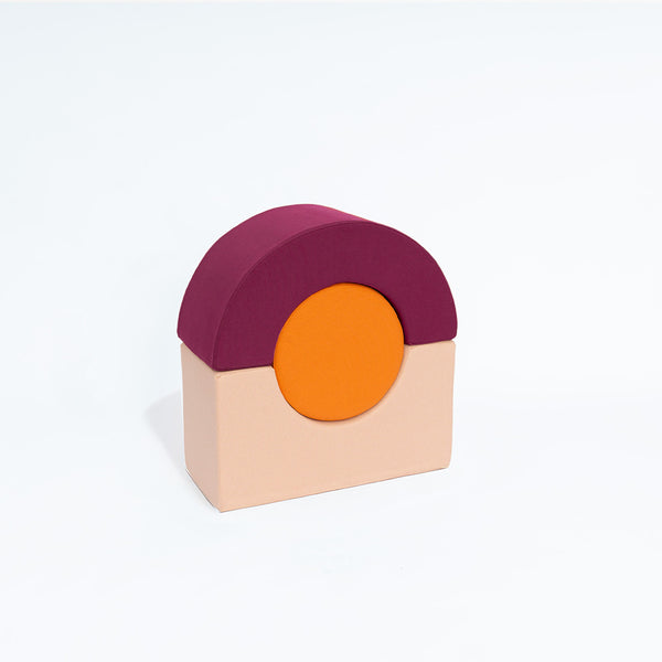 Schaumstoffspielstein Remmi Demmi Ramba in Sand, Orange und Berry von Present Stories – kreatives XXL-Spielmöbel für Kinder